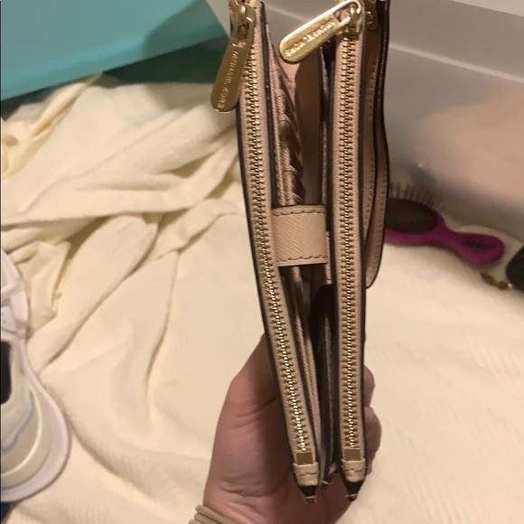 Michael Kors double zip wallet dusty Rose color - Picture 5 of 5